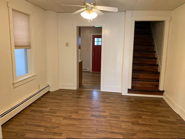 147 N State St — Photo 4