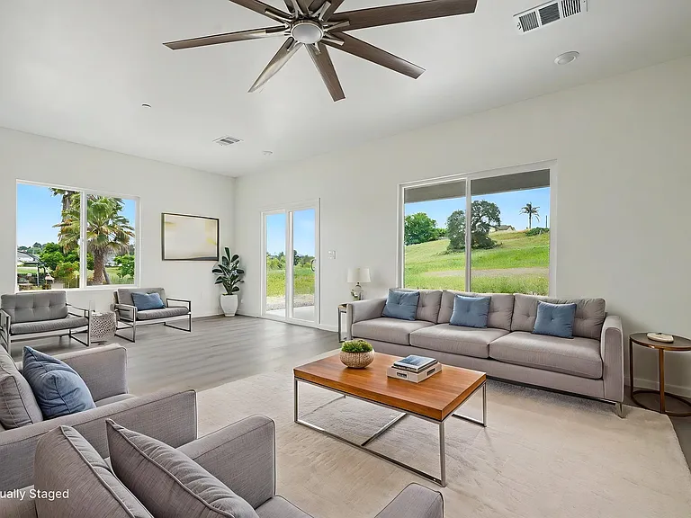 2426 Village Dr — Photo 30