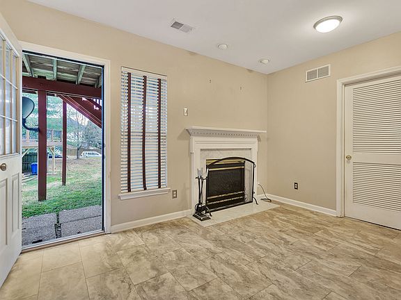 4th image of 635 Huffine Manor Cir