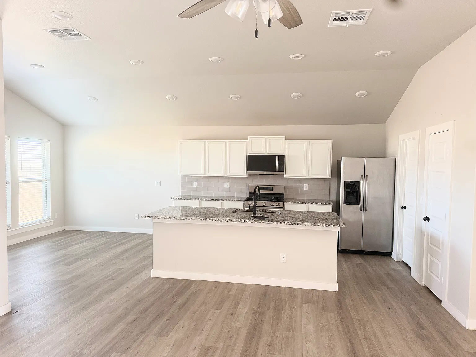 3 bed, 1669 sqft, $2,600 — Photo 3