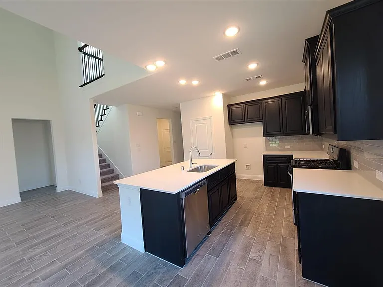 16020 Aquilla Way — Photo 4