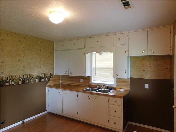 3rd image of 1117 N McKinley Ave