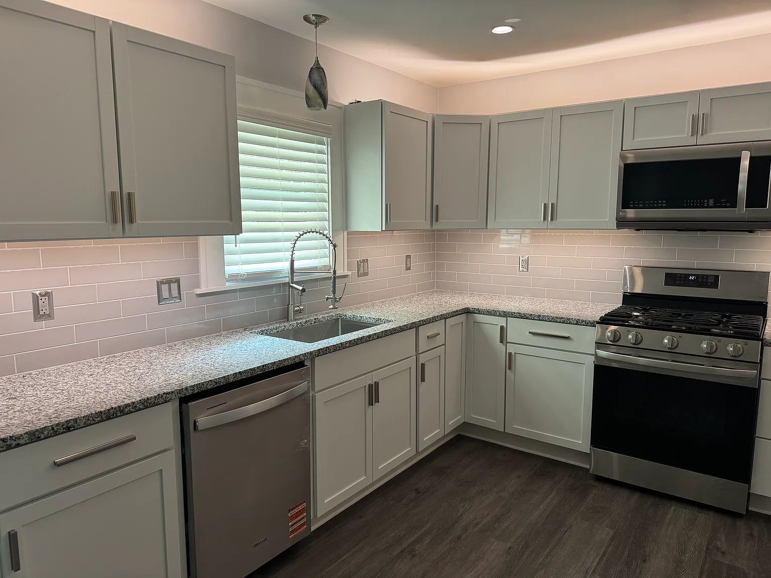 2 bed, 1.5 bath, 905 sqft, $1,425 — Photo 3