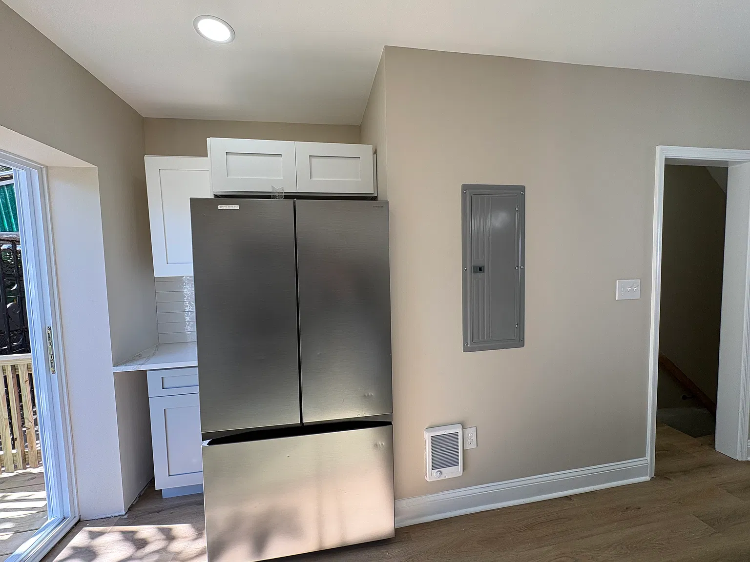 3 bed, 2.5 bath, 1050 sqft, $2,100 — Photo 3