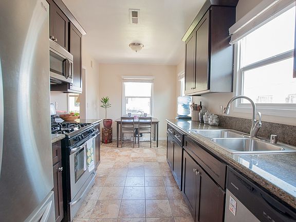 3rd image of 11633 S Saint Andrews Pl
