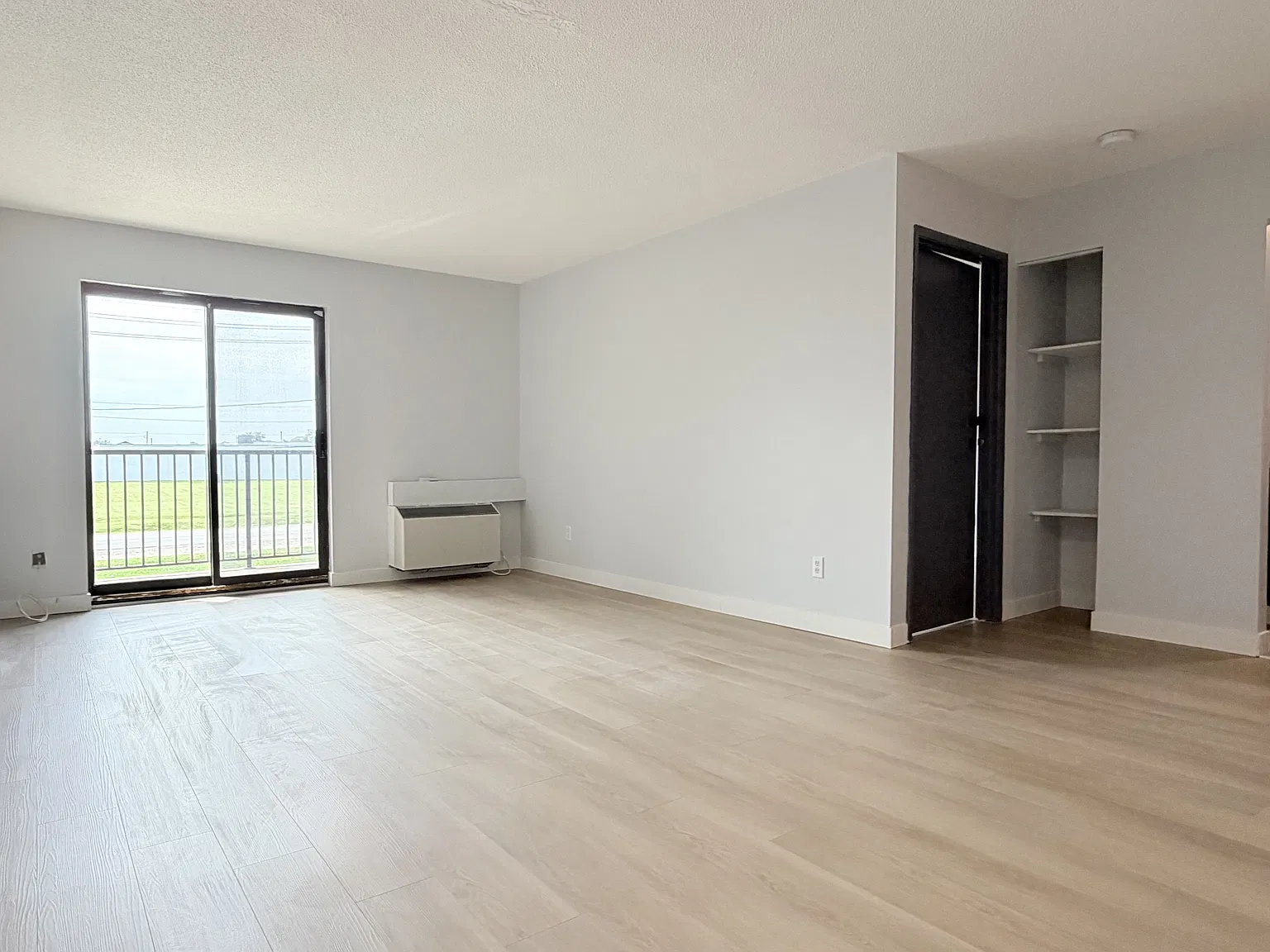 1 bed, $1,313 — Photo 4