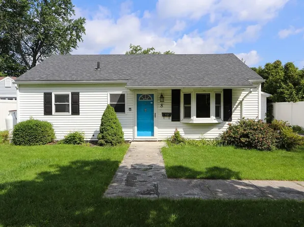 8 Lincoln Ln, Plattsburgh, NY 12901