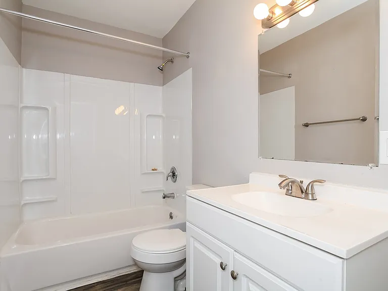 203444_026_main_bathroom_13398920.jpg