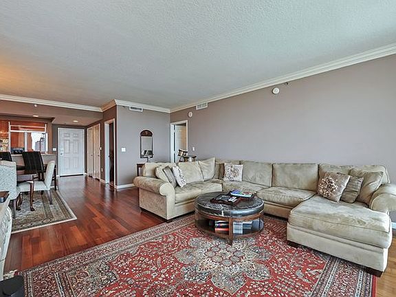 4th image of 1819 SE 17th St APT 908