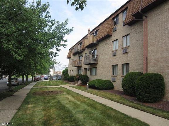3rd image of 2 Honiss St Unit 19A