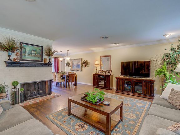 3rd image of 2507 Hill Dr