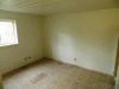 3rd image of 1467 E Mound St APT 3