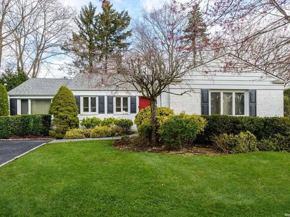 230 Parkside Drive, Roslyn Heights, NY 11577