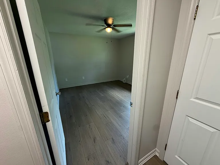 119-121 Michael Ave #121 — Photo 12