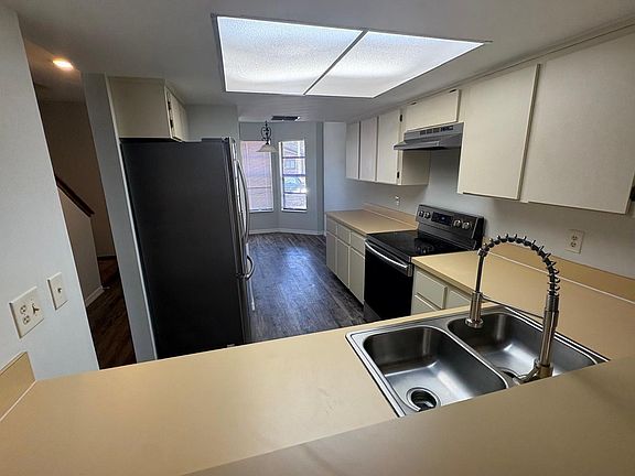 3rd image of 1838 Foxhall Cir