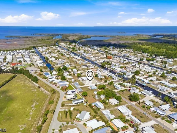 4841 Sandpiper Dr, Saint James City, FL 33956