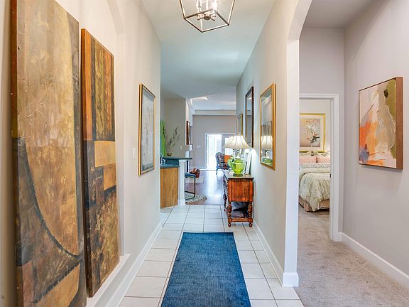 3rd image of 5560 Hampton Hill Cir