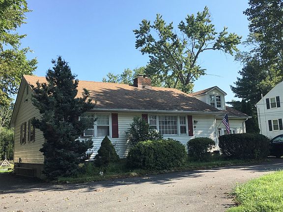 3rd image of 34 Washington St