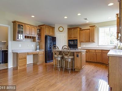 3rd image of 619 Pineview Ct