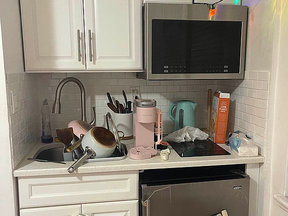 3rd image of 304 E 41st St APT 201A