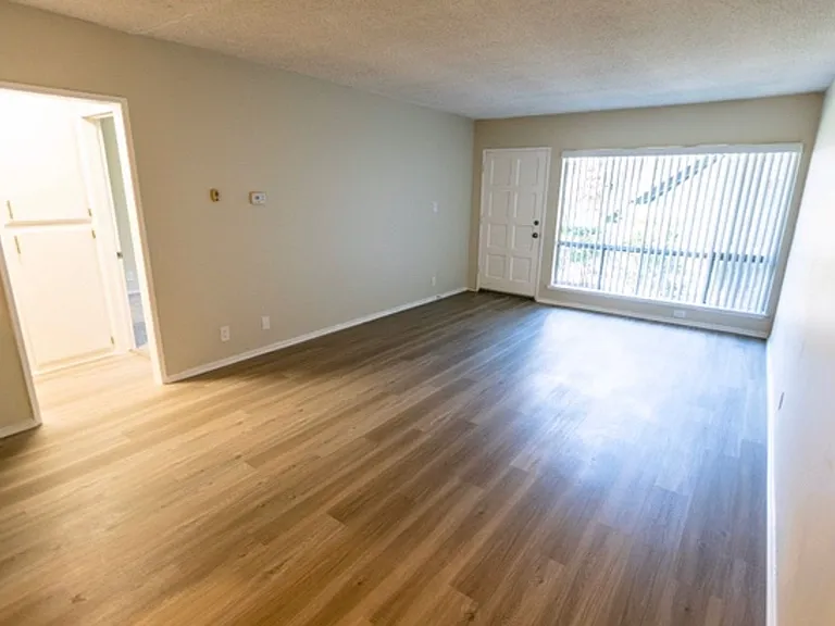18400 Prairie Street — Photo 23