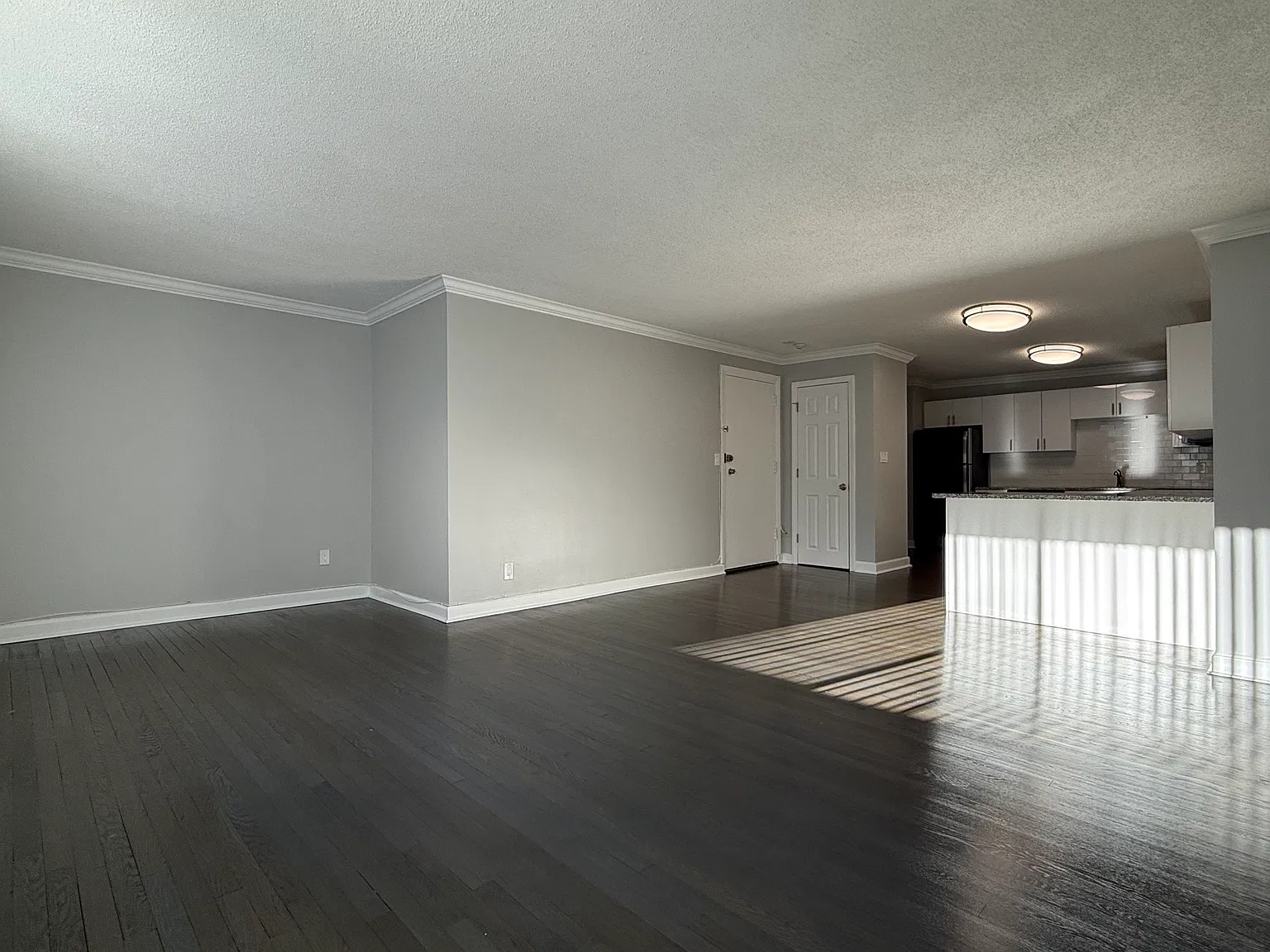 2 bed, 800 sqft, $3,980 — Photo 2