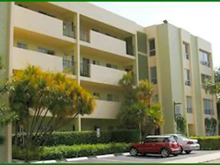 Las Olas Regency — Photo 17