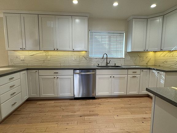 5th image of 2712 Fairbrook Dr