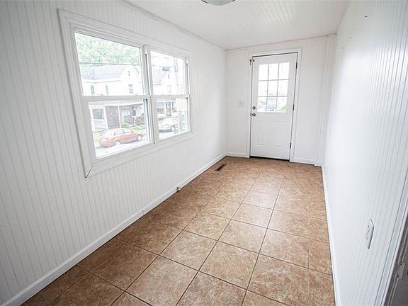 2nd image of 1120 Arch St