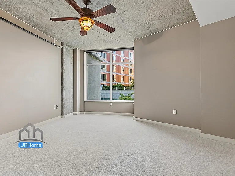1926 W Burnside St #202 — Photo 5