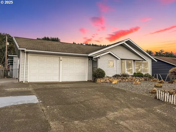 30411 Driftwood Dr, Gold Beach, OR 97444