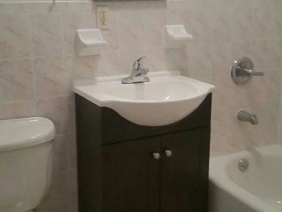 5th image of 784 Saint Johns Pl APT 04L