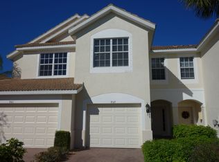 957 Hampton Cir, Naples, FL 34105