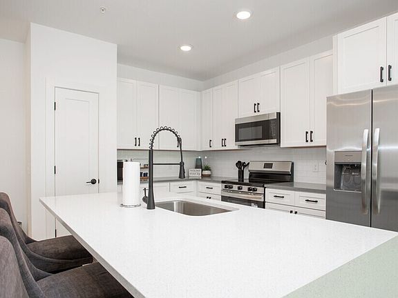 5th image of 610 S Kerr Ave #101