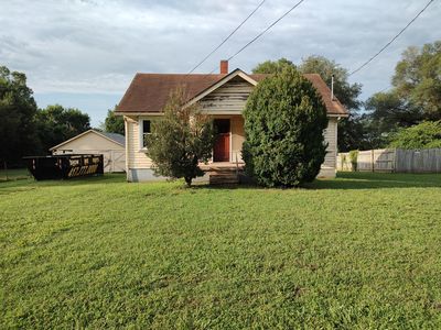 904 E Locust Street, Bolivar, MO, 65613