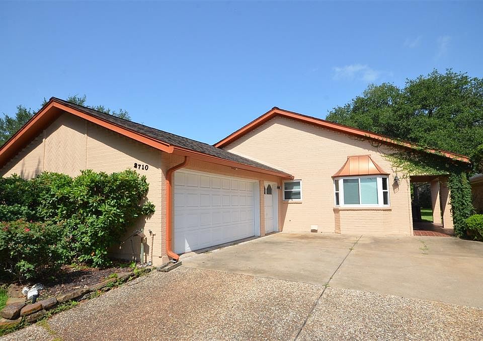 1st image of 2710 Broadmoor Cir