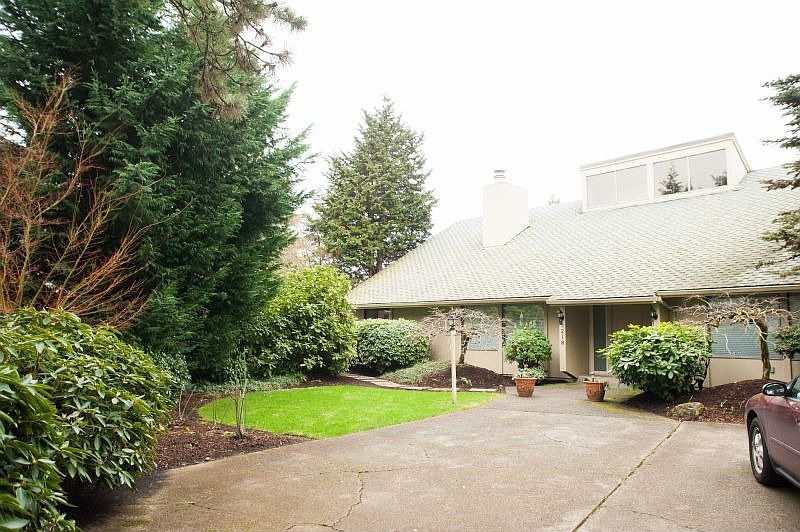 1st image of 218 Dubois Ct