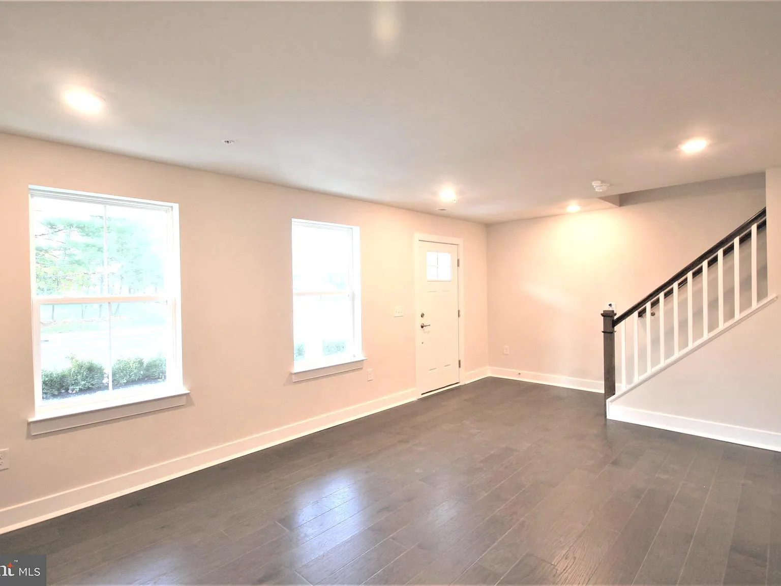 3 bed, 4.0 bath, 2189 sqft, $3,450 — Photo 2