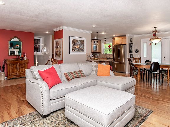 4th image of 104 Kemper Pl
