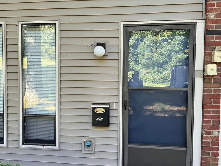 214 E Water St — Photo 3