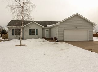 2450 Bobwhite Dr, Muscatine, IA 52761