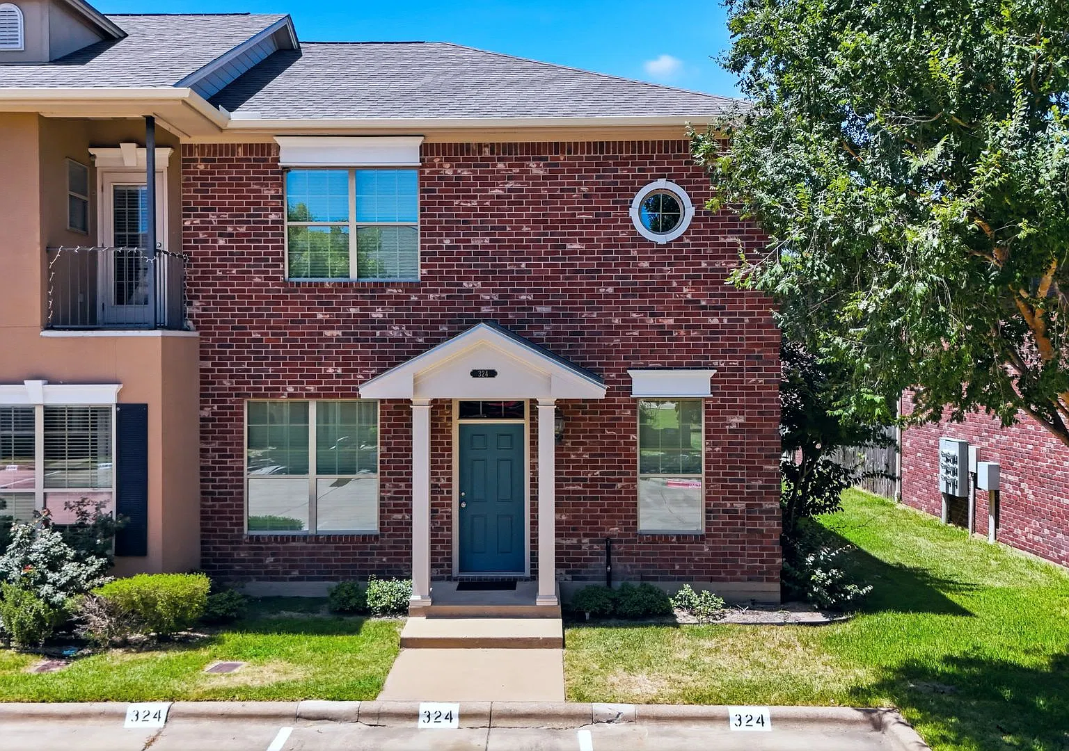 324 Forest Dr — Photo 1