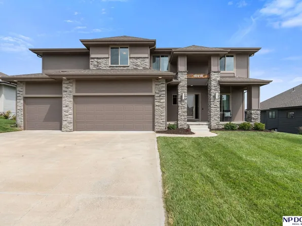 18918 Boyd St, Elkhorn, NE 68022