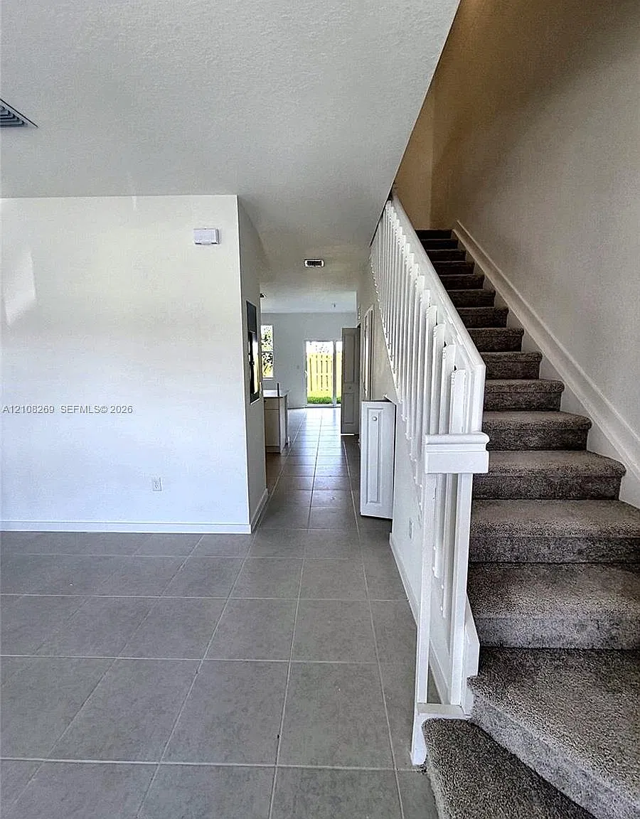 3 bed, 2.5 bath, $2,550 — Photo 3