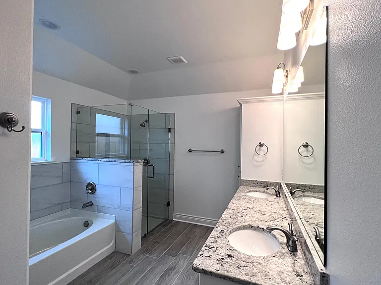 802 Tippit Ln — Photo 9