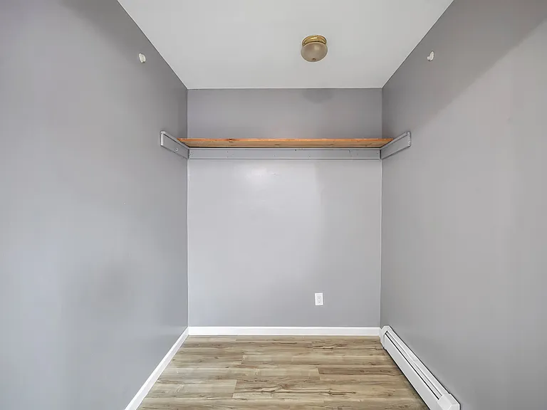 447 Clove Rd — Photo 22