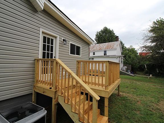 5th image of 907 Judd St
