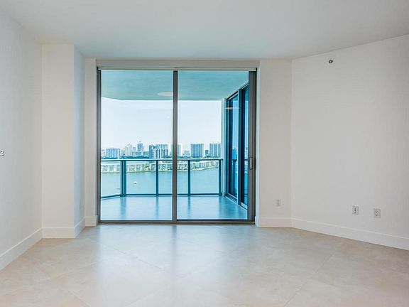 4th image of 17111 Biscayne Blvd Unit 1807