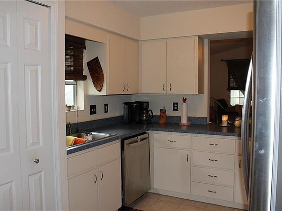3rd image of 1975 Golden Palm Cir