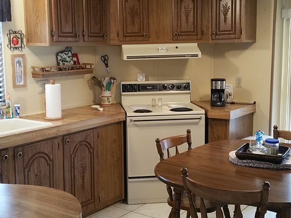 BEAUTIFUL KITCHEN!